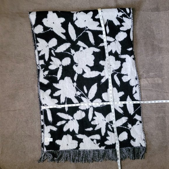 a new day Light Blue Oversize Blanket Scarf with Fringe NWT - Picture 5 of 5